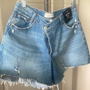 BNWT Abercrombie Curve Love Dad short high rise in medium destroy
